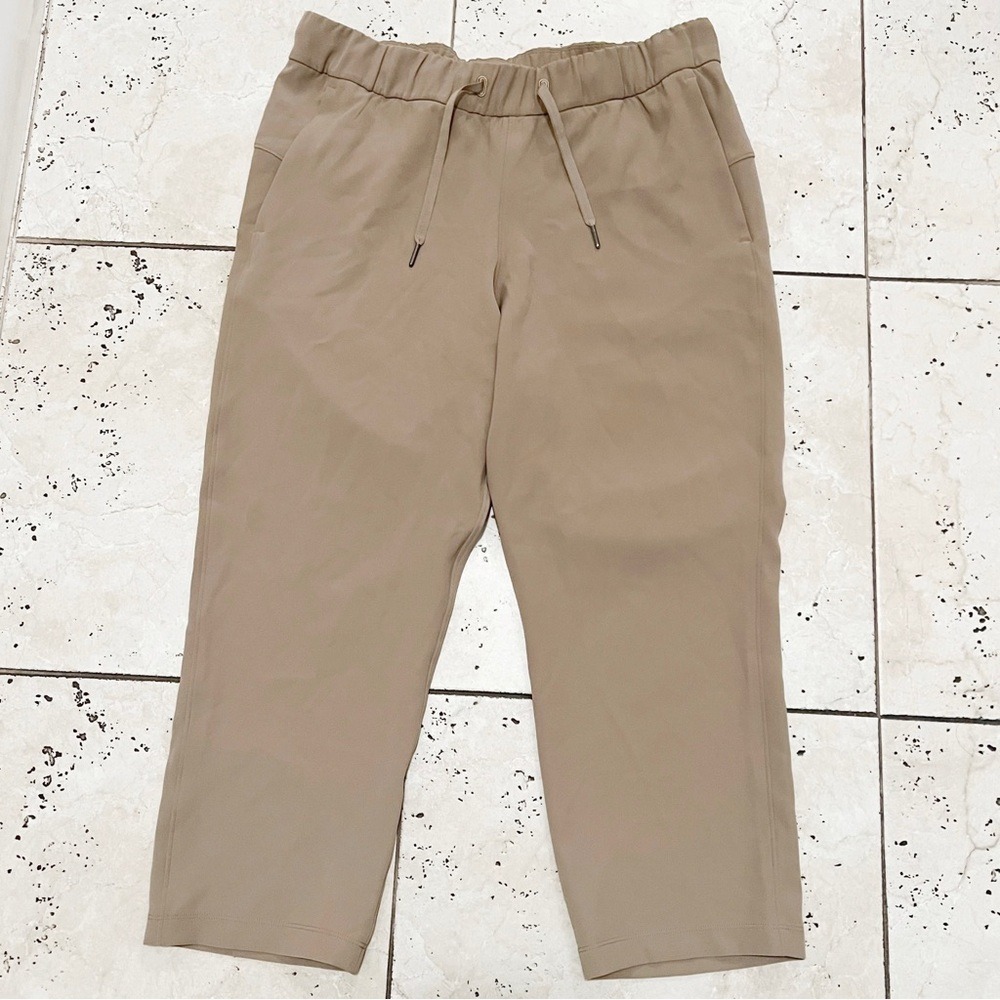 Lululemon On The Fly Crop *Woven 23" Frontier